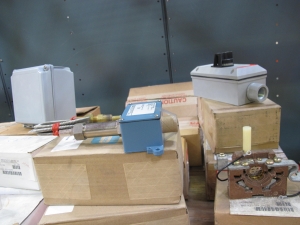 LOT TO INCLUDE: (30) RECEPTACLES, ELECTRICAL TYPE, 4 WIRE, 250V 20A 3 PHASE ELEC RATING, NEMA L15-20R PLUG, WIRING DEVICE KIND. SINGLE, BLACK PHENOLIC, (1) SWITCH, PRESSURE TYPE, 15A ELEC RATING, 0-200 PSI RANGE, 1 SNAP ACTION, 1/4" CONNECTION. 250 PSI PROOF PRESSURE, 1.5-5 PSI DEADBAND, (1) CAPACITOR, ELECTROLYTIC TYPE, 18,000 UFD CAPACITANCE, 25 WVDC VOLTAGE, ALUMINUM MATERIAL, +/- 20% TOLERANCE, 1.375" X 2.625" SIZE, SCREW TERMINAL CONNECTION, (4) STATIONS, SWITCH TYPE, SELECTOR KIND. ON-OFF-ON, (2) CIRCUIT, 20A, 480V, NEMA 4 ENCLOSURE, 3/4" HUBS. LOADING & HANDLING FEE $15-4146